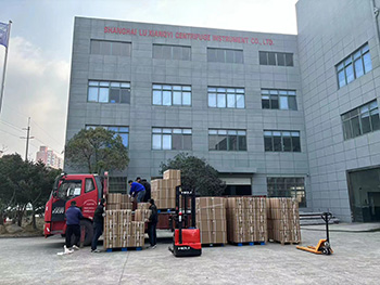 盧湘儀成功出口俄羅斯100臺TD5多管架自動平衡離心機(jī)